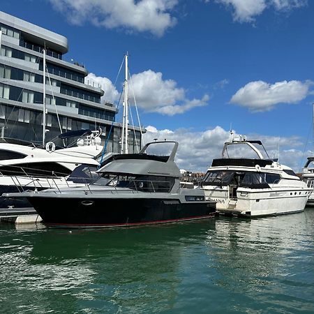 Yacht "X" - 44 Foot Modern Yacht On 5 Star Ocean Village Marina - Minutes Away From City Centre And Cruise Terminals, Free Parking ,Spa Package Available! Southampton Buitenkant foto
