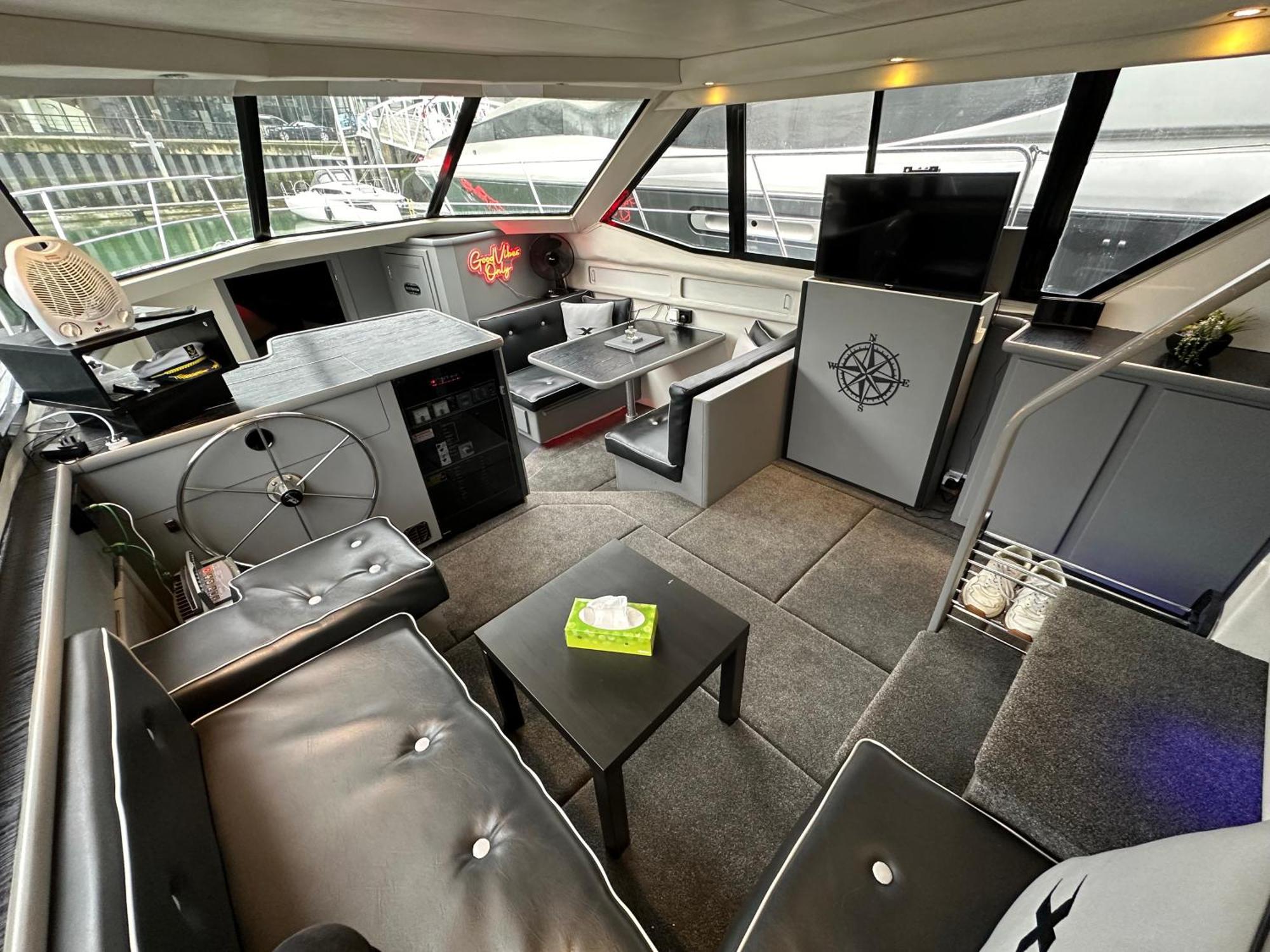 Yacht "X" - 44 Foot Modern Yacht On 5 Star Ocean Village Marina - Minutes Away From City Centre And Cruise Terminals, Free Parking ,Spa Package Available! Southampton Buitenkant foto