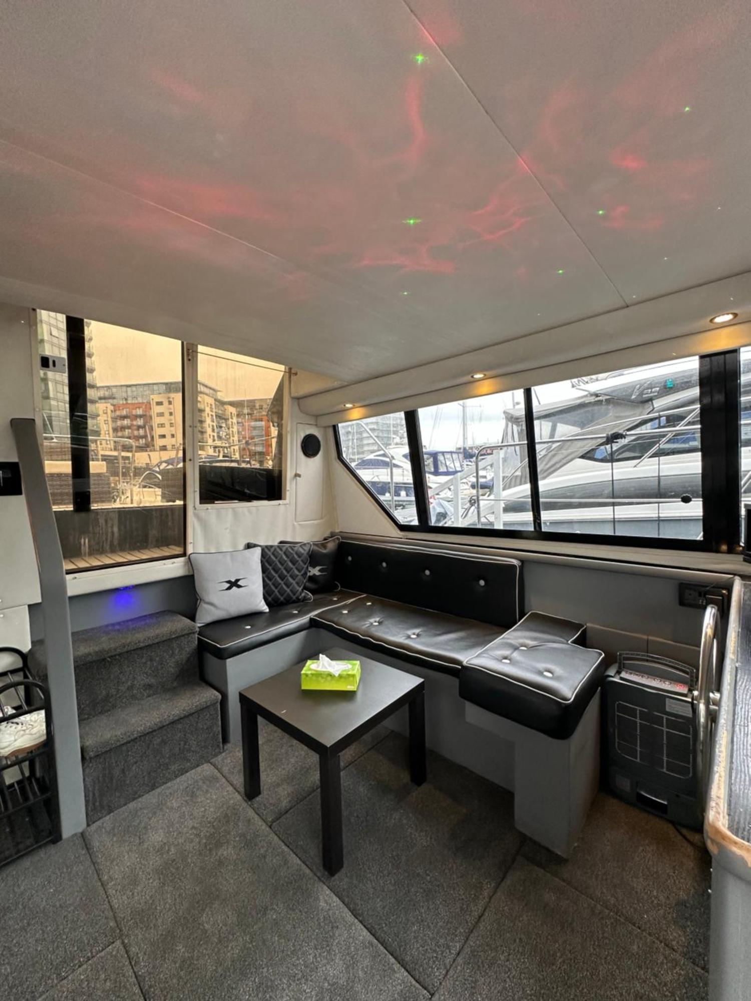 Yacht "X" - 44 Foot Modern Yacht On 5 Star Ocean Village Marina - Minutes Away From City Centre And Cruise Terminals, Free Parking ,Spa Package Available! Southampton Buitenkant foto
