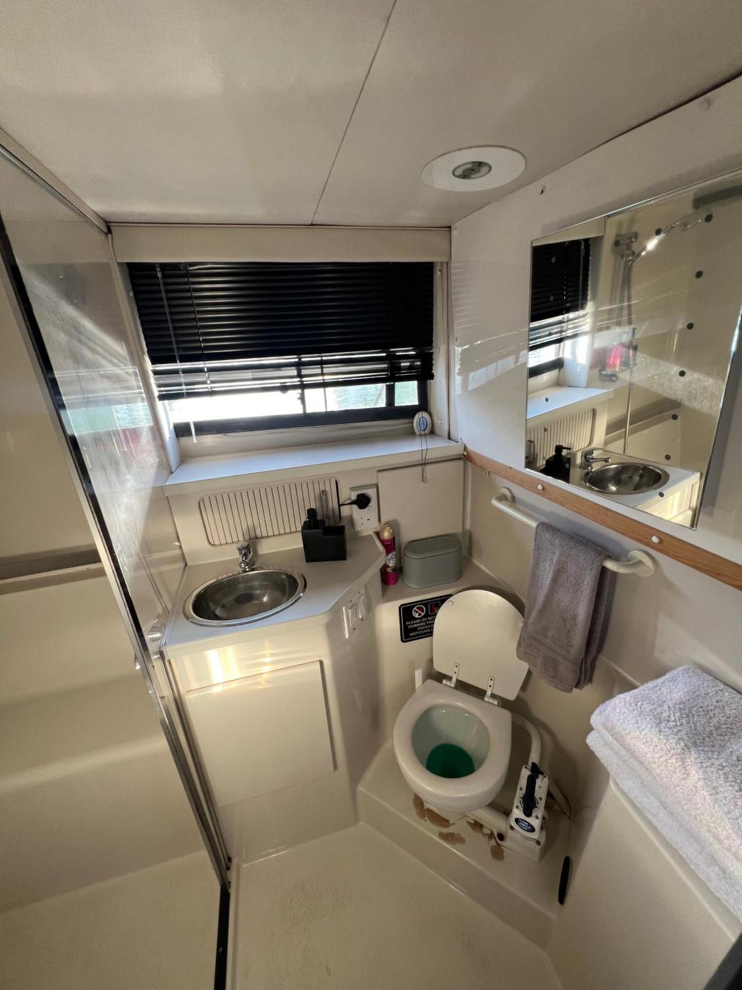 Yacht "X" - 44 Foot Modern Yacht On 5 Star Ocean Village Marina - Minutes Away From City Centre And Cruise Terminals, Free Parking ,Spa Package Available! Southampton Buitenkant foto